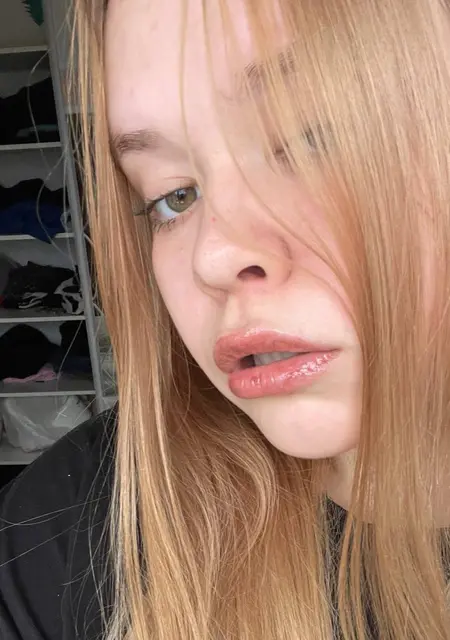 Я Ксения, 18, из Кирова, ищу знакомство для постоянных отношений