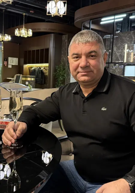 Я Алексей, 48, из Санкт-Петербурга, ищу знакомство для приятного времяпровождения