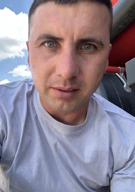 Я Антон, 31, из Санкт-Петербурга, ищу знакомство для постоянных отношений