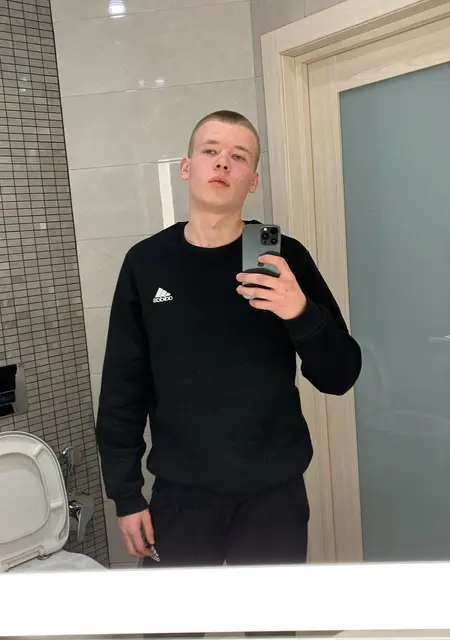 Я Илья, 20, знакомлюсь без обязательств в Боровичах