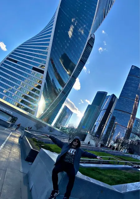 Денис из Москвы, мне 32, познакомлюсь для общения
