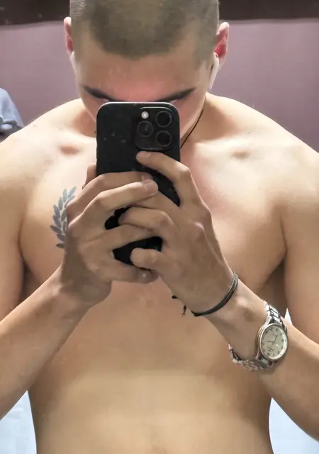 Я Денчик, 19, из Москвы, ищу знакомства без обязательств