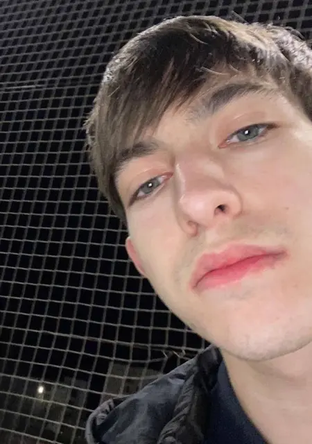 Влад из Волгограда, мне 19, познакомлюсь для приятного времяпровождения