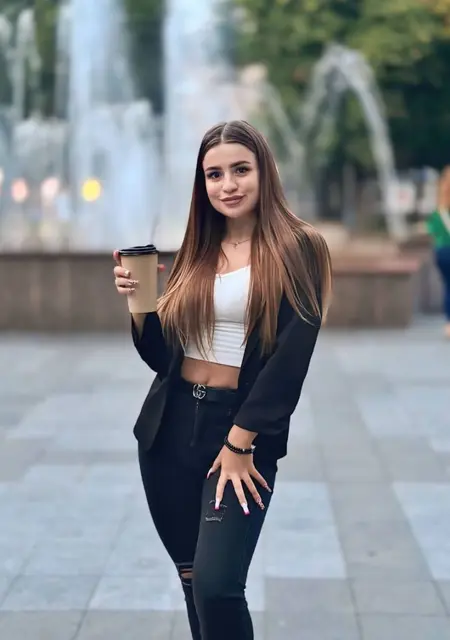 Дина из Донецка, мне 24, познакомлюсь на одну ночь