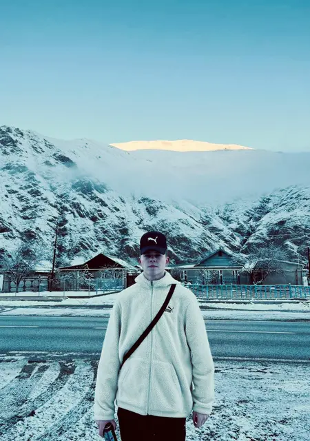 Я Дмитрий, 22, из Новокузнецка, ищу знакомства без обязательств