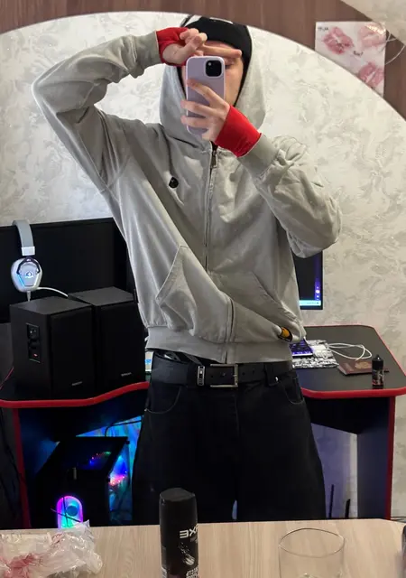 Я Артём, 19, из Саратова, ищу знакомства без обязательств