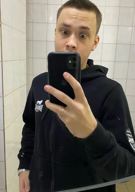 Я Юрий, 19, знакомлюсь для вирта в Нижневартовске