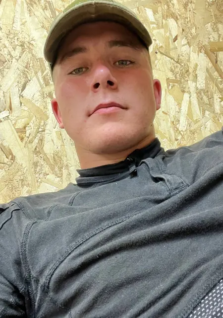Дмитрий из Каменска, мне 25, познакомлюсь на одну ночь