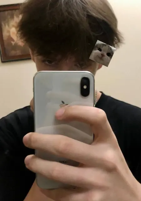 Я Денис, 18, из Хабаровска, ищу знакомство для открытые отношения