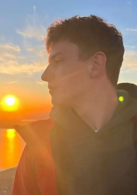 Я Егор, 19, из Москвы, ищу знакомства без обязательств