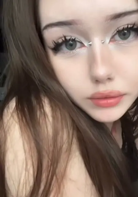 Катя из Ярославля, мне 18, познакомлюсь для вирта