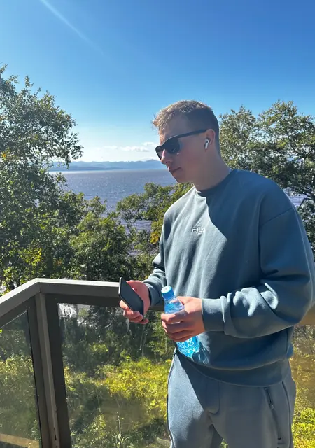 Александр из Петропавловска-Камчатского, мне 25, познакомлюсь для приятного времяпровождения