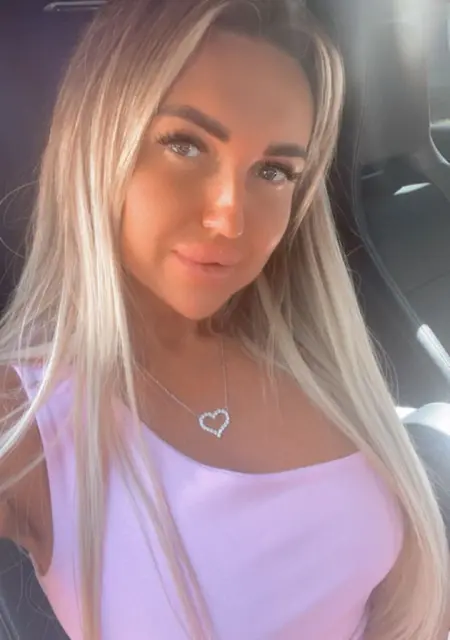 Я Николь, 25, из Ржавков, ищу знакомство для совместных путешествий