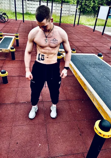 Roma из Черногорска, мне 25, познакомлюсь на одну ночь