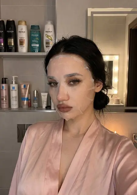 Я Ксения, 19, из Омска, ищу знакомства без обязательств