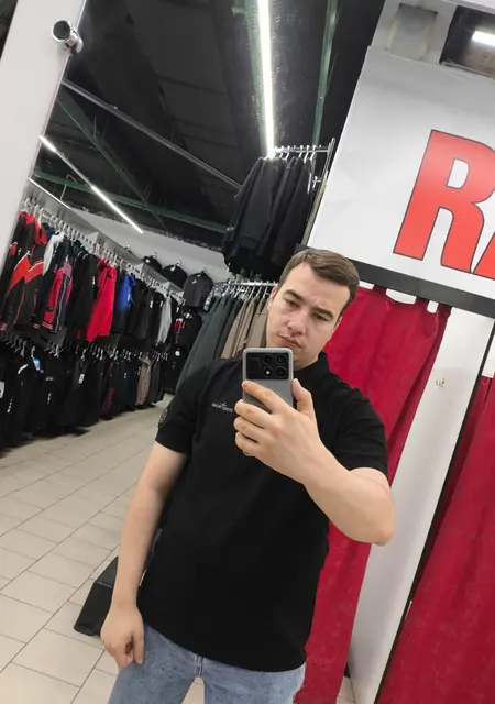 Я Родион, 25, знакомлюсь на одну ночь в Санкт-Петербурге