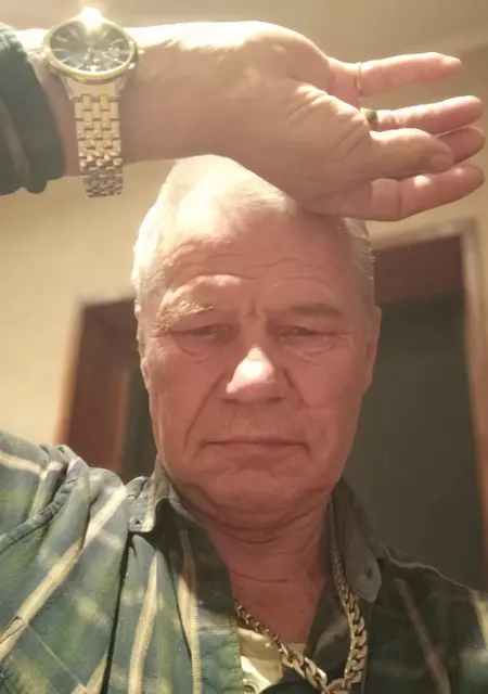Олег из Новосибирска, мне 64, познакомлюсь на одну ночь
