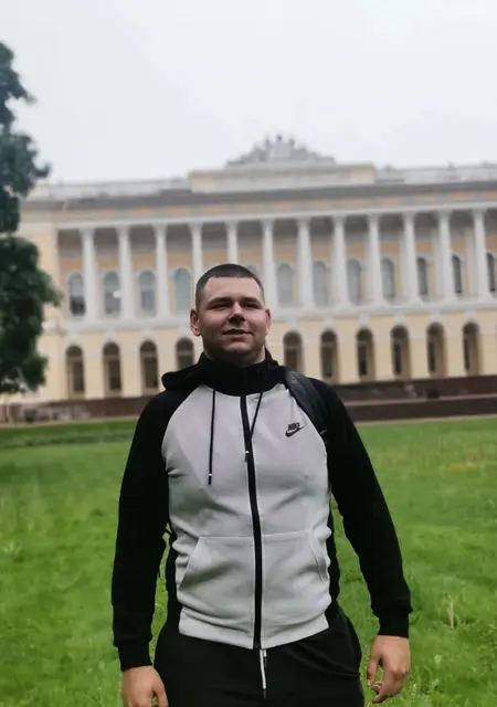 Я Максим, 20, из Керчи, ищу знакомство для приятного времяпровождения