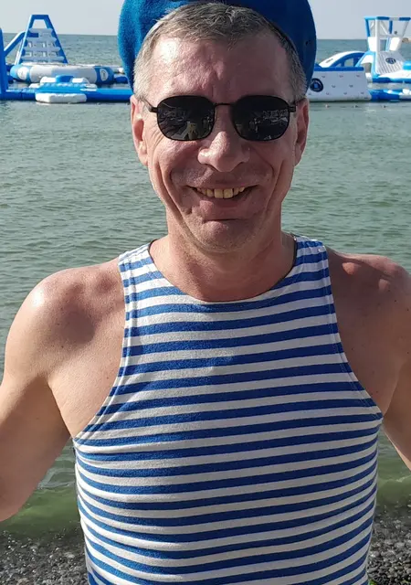 Андрей из Донецка, мне 46, познакомлюсь для приятного времяпровождения