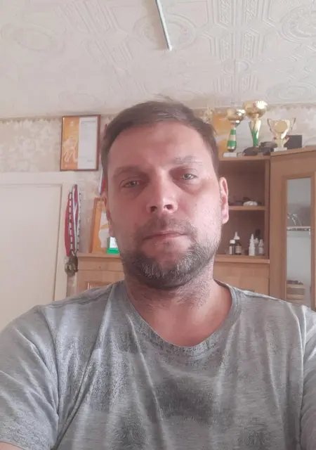 Я Ден, 25, из Омсукчана, ищу знакомства на одну ночь