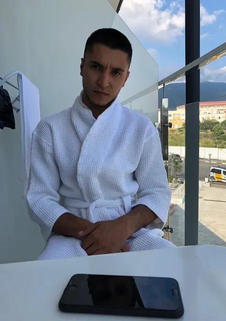 Макс из Шахт, мне 27, познакомлюсь на одну ночь