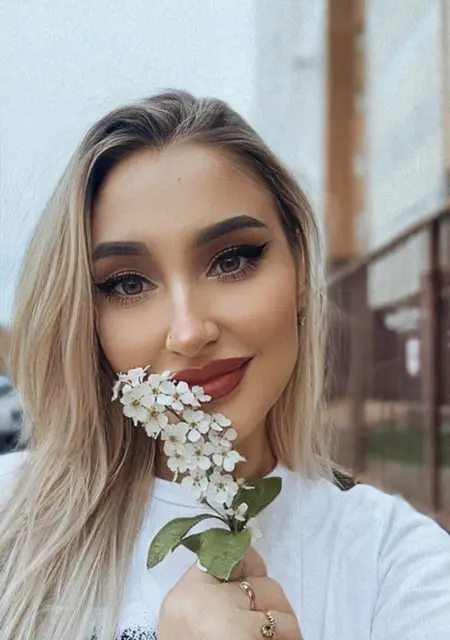 Elza из Красноярска, мне 32, познакомлюсь для приятного времяпровождения