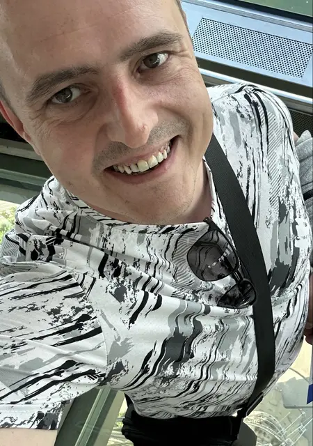 Я Олег, 42, знакомлюсь для приятного времяпровождения в Магадане