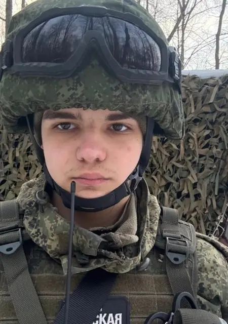 Виктор из Курска, мне 18, познакомлюсь для постоянных отношений