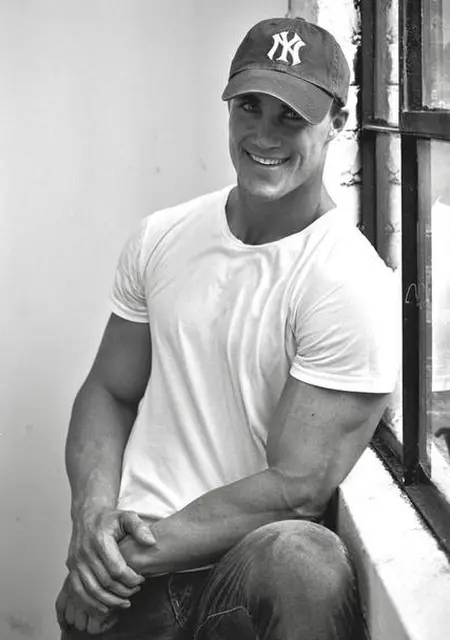 Serg из Воронежа, ищу на сайте знакомства на одну ночь