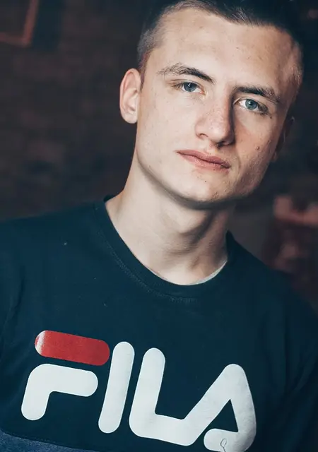 Максим из Смоленска, мне 26, познакомлюсь для приятного времяпровождения