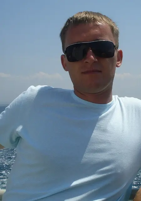 Я Алексей, 44, из Великого Новгорода, ищу знакомства без обязательств