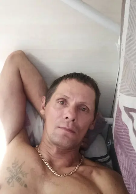 Илюха из Саратова, мне 49, познакомлюсь без обязательств