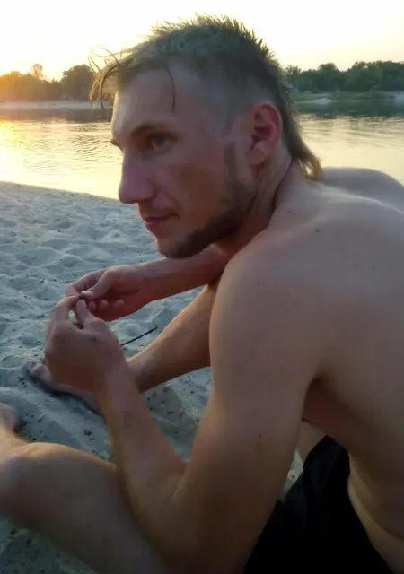 Кирилл из Морозовска, мне 34, познакомлюсь для приятного времяпровождения