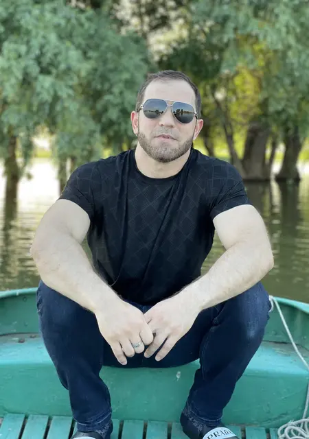 Руслан из Астрахани, ищу на сайте знакомства на одну ночь