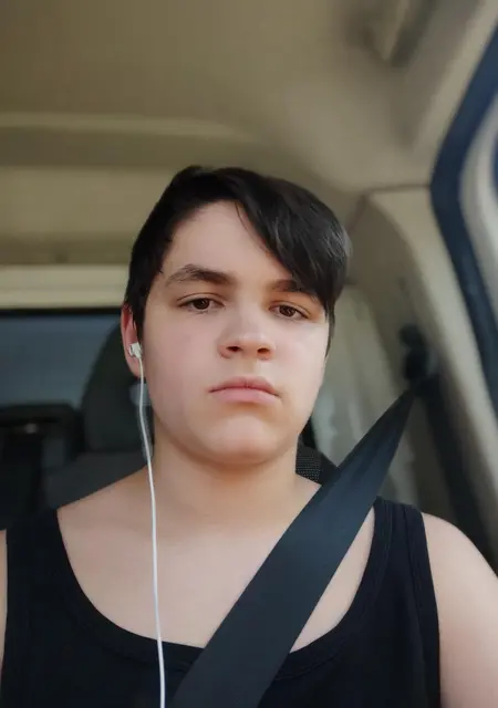 Дмитрий из Динской, мне 21, познакомлюсь для общения