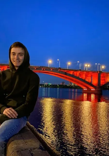 Я Вадим, 24, знакомлюсь для вирта в Каспийске