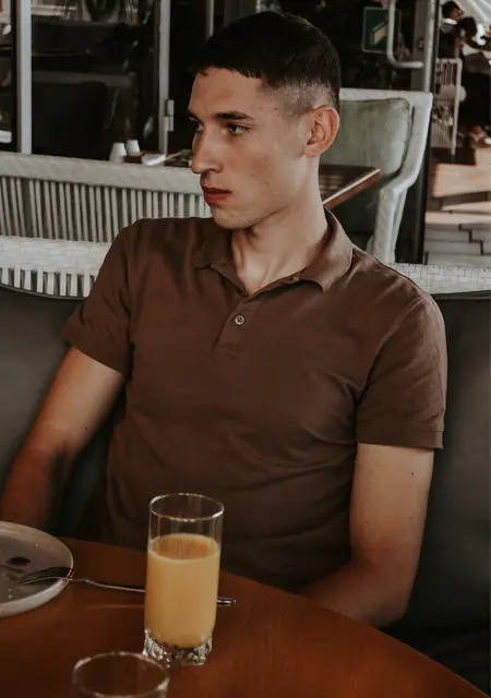 Я Андрей, 21, из Курска, ищу знакомства без обязательств