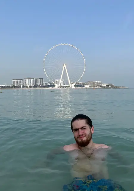 Я Сурен, 24, из Москвы, ищу знакомства без обязательств