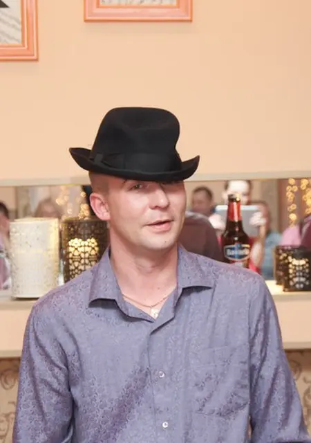 Я Влад, 42, знакомлюсь для общения в Тихвине