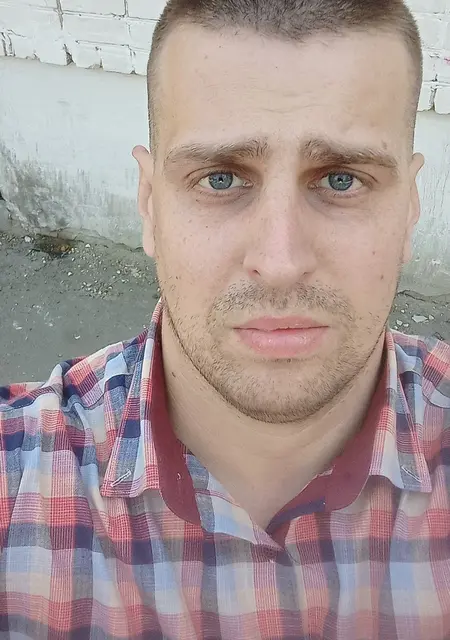 Я Роман, 35, знакомлюсь без обязательств в Твери