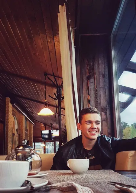 Илья из Ангарска, ищу на сайте знакомства на одну ночь