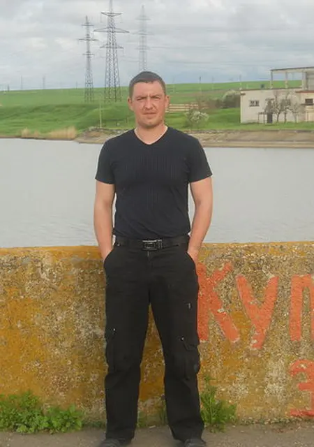 Серый из Невинномысска, мне 41, познакомлюсь без обязательств