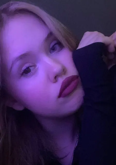 Валя из Санкт-Петербурга, мне 22, познакомлюсь для приятного времяпровождения