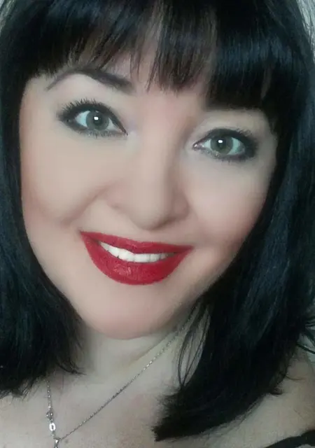 Я Алина, 45, из Саратова, ищу знакомства на одну ночь