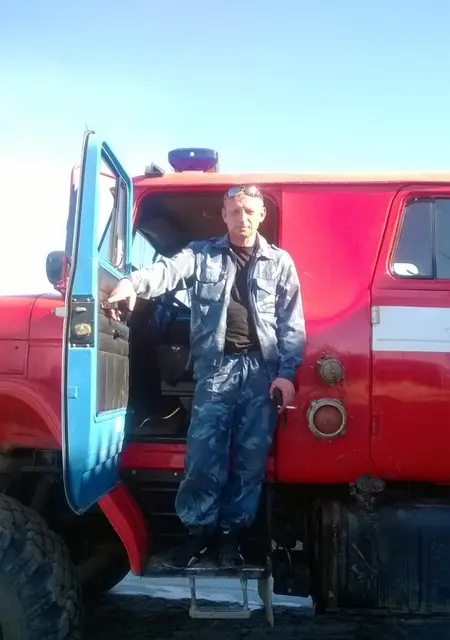 Александр из Нового Уренгоя, ищу на сайте знакомства без обязательств