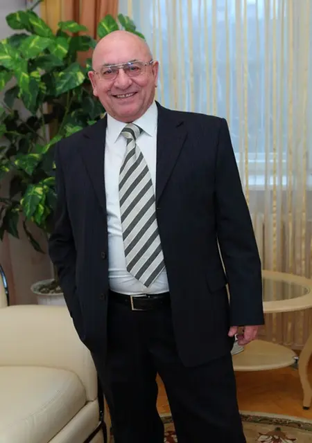 Я Василий, 29, из Боровичей, ищу знакомства на одну ночь