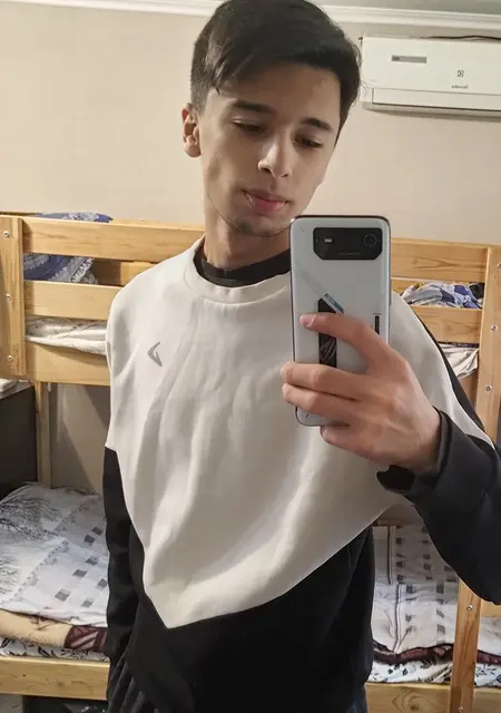 Я Артём, 23, знакомлюсь без обязательств в Астрахани