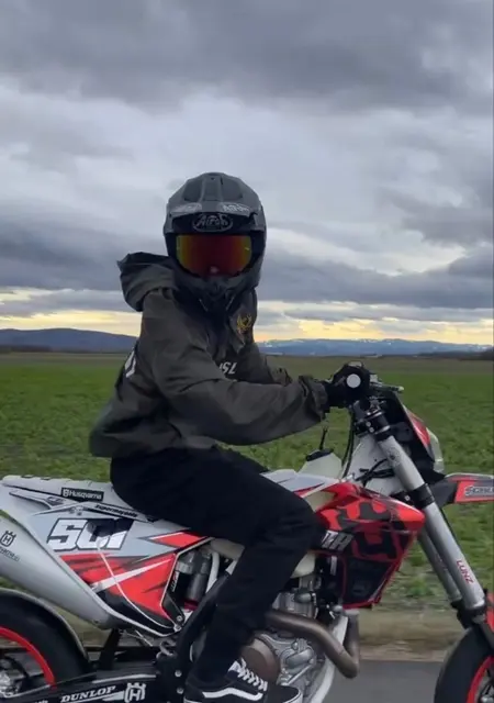 Я Denis, 27, из Темрюка, ищу знакомства на одну ночь