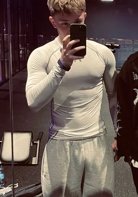 Я Vasily, 20, из Немчиновки, ищу знакомство для общения