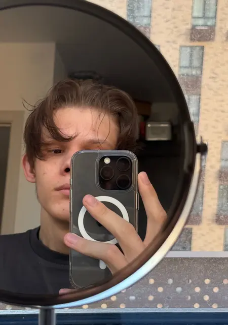 Иван из Москвы, мне 19, познакомлюсь на одну ночь